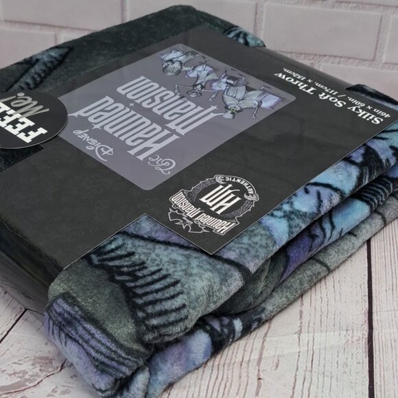 Disney The Haunted Mansion Hitchhiking Ghosts Soft Throw Blanket 46" x 60" New - Picture 7 of 7